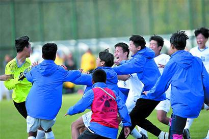 从弗里克的摇头中读懂了一切，巴萨的复兴之路还很漫长 巴塞罗那