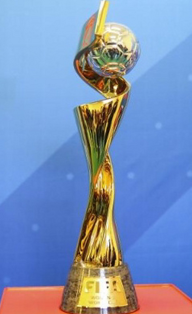 欧冠进球榜更新：莱万连续进球,