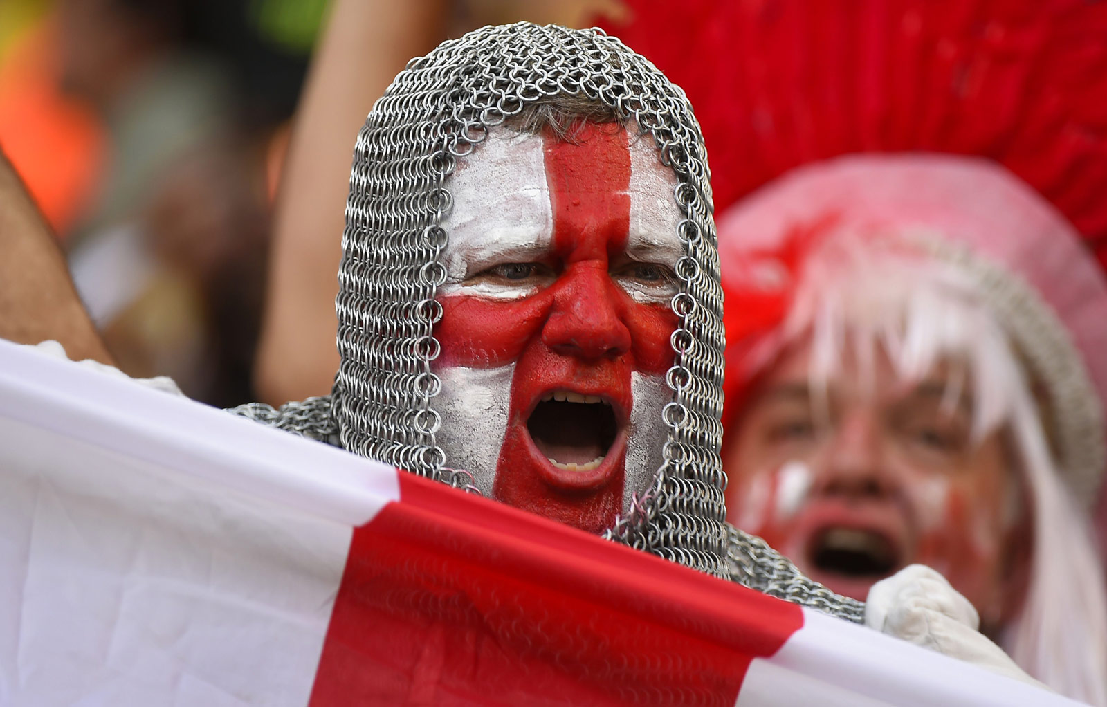 拿下强敌WBG后，BLG众人聚餐吃日料：绿毛在场，主教练Tabe比心