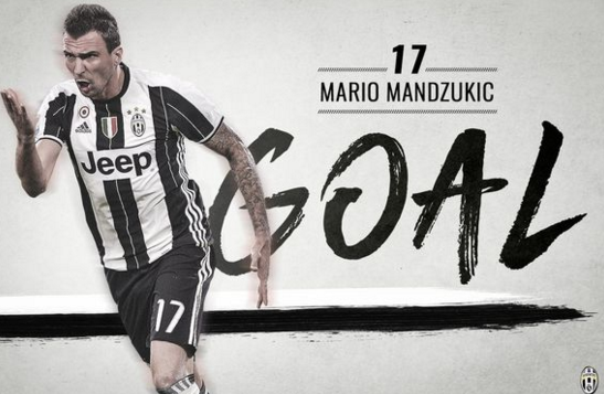 邓涵文因经济保障和新东家前景决定离开武汉三镇，加盟云南玉昆，成为球队核心球员。