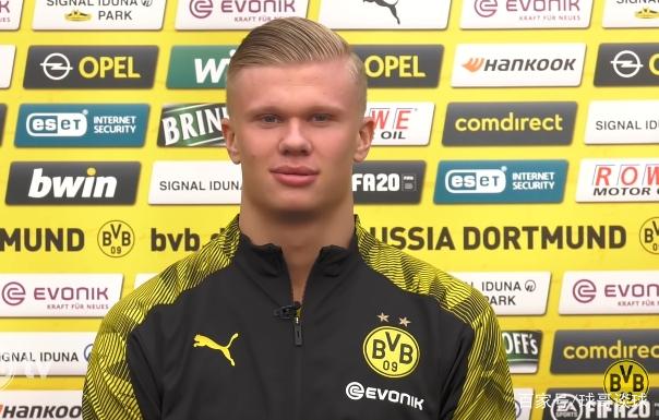 篮球篮网结束连败，全队积极庆祝