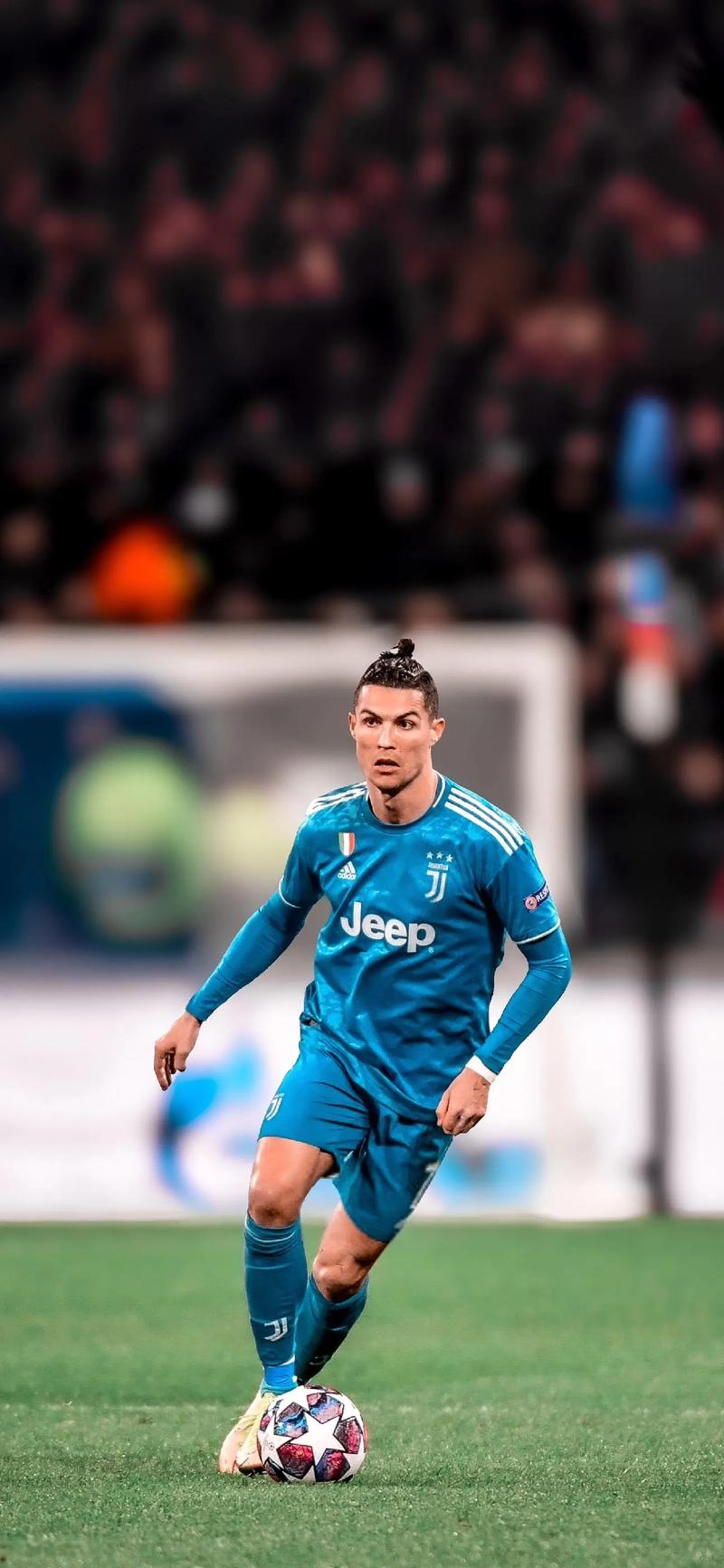 记者：切尔西在努力引进罗克，曼联也在关注他的情况