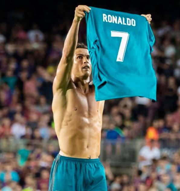 篮球火箭队内新星连续两场命中关键球